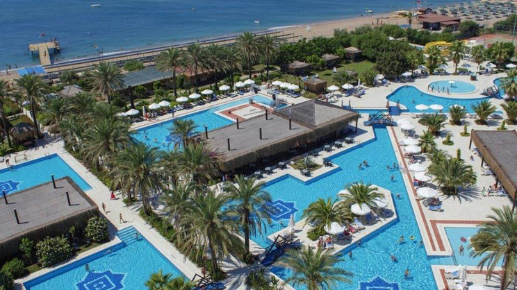 Azura Deluxe Resort & Aqua Sorgun 